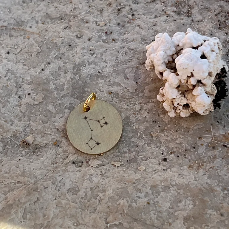 Fiskene Stjernebillede - Personligt Smykke fra Øndig Jewellery. Stjernebilledet Fiskene - kan personligøres