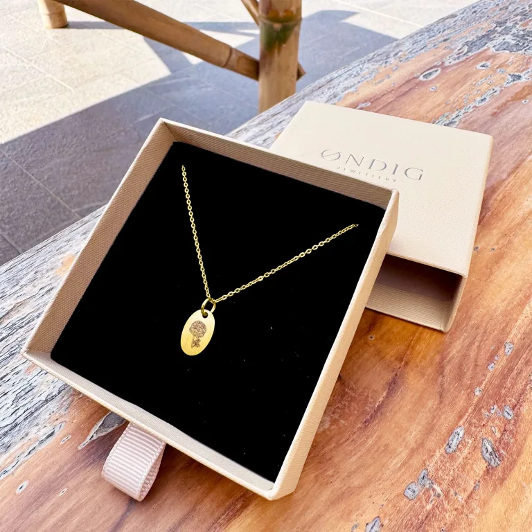Ranunkel Line Art på superellipse halskæde - Personligt Smykke fra Øndig Jewellery. Ranunkel line art med personlig gravering
